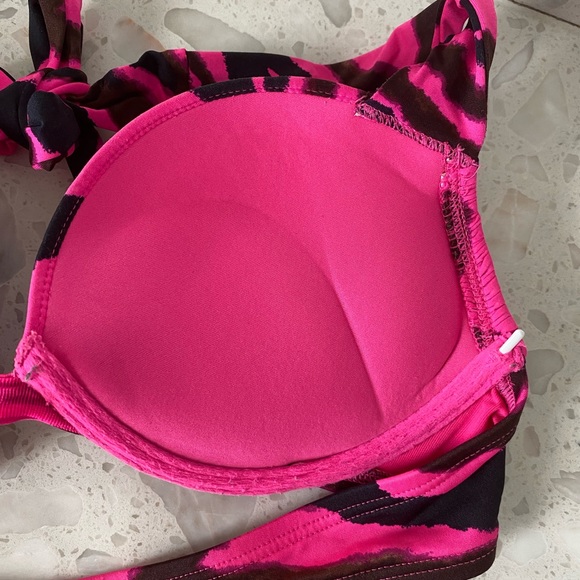 Victoria Secret Bombshell Swim - Picture 6 of 7